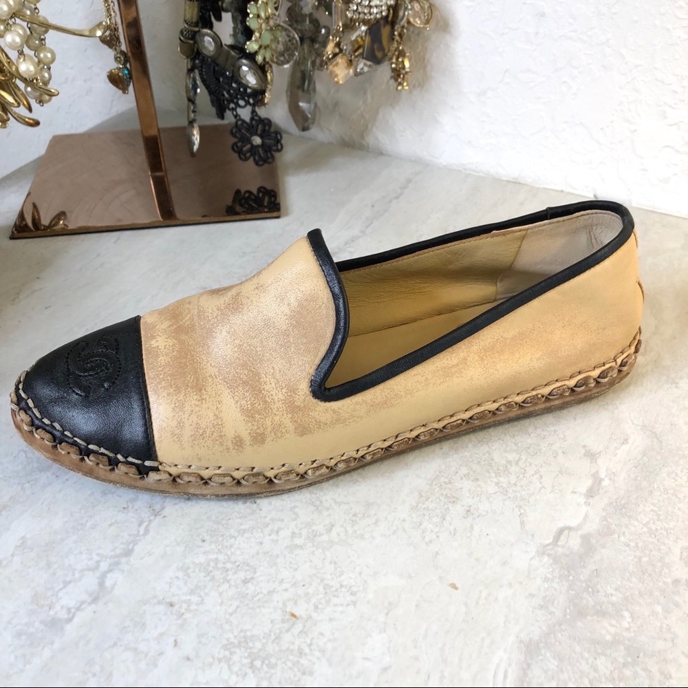 Chanel moccasin loafer beige and black lamb skin - Picture 4 of 11